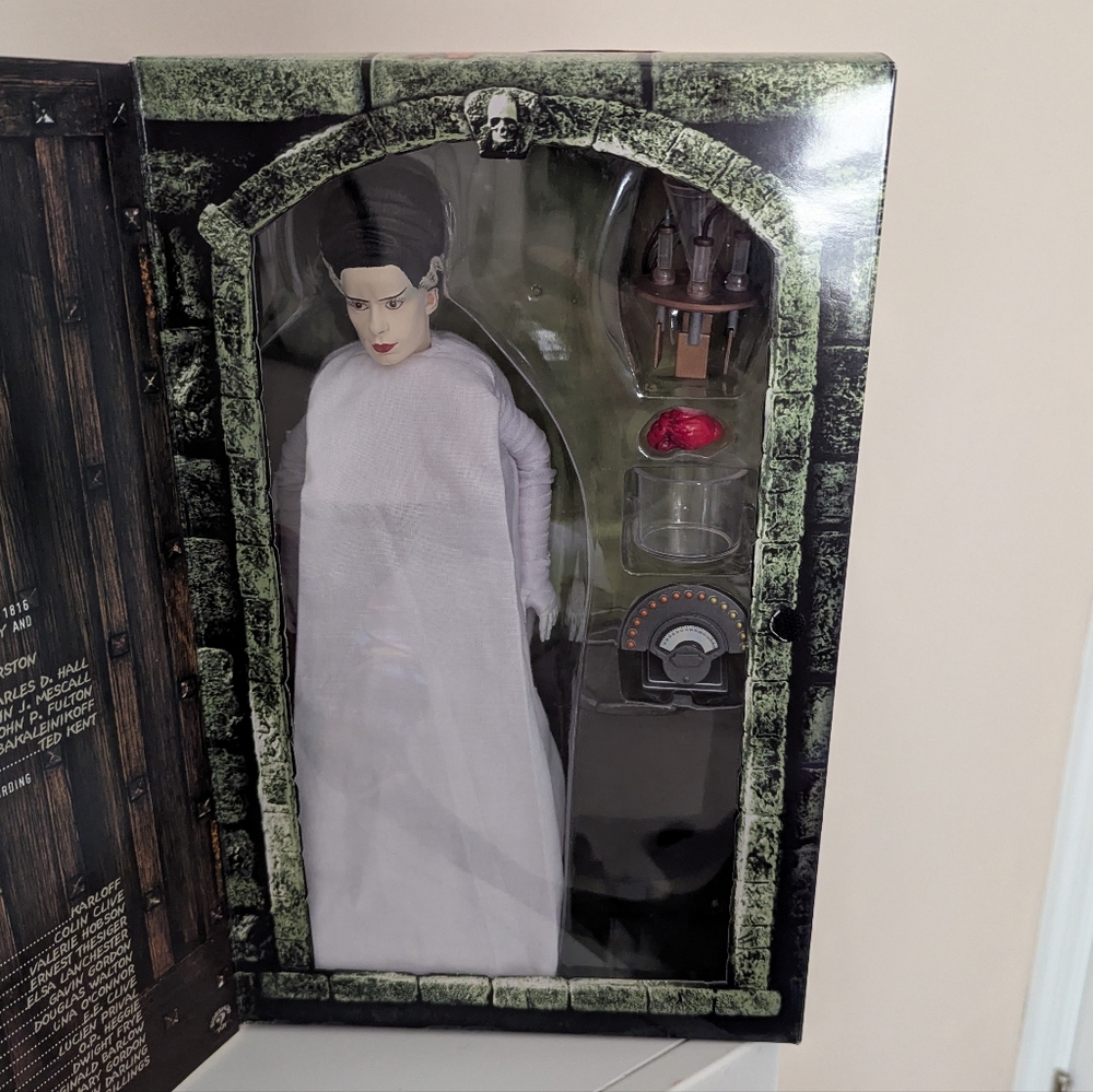 Sideshow Bride of Frankenstein Collectible